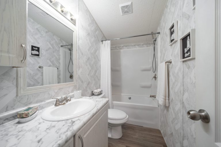 Legacy_Homes_Biloxi_H-1660-21FKA_2ndBath_9020-1