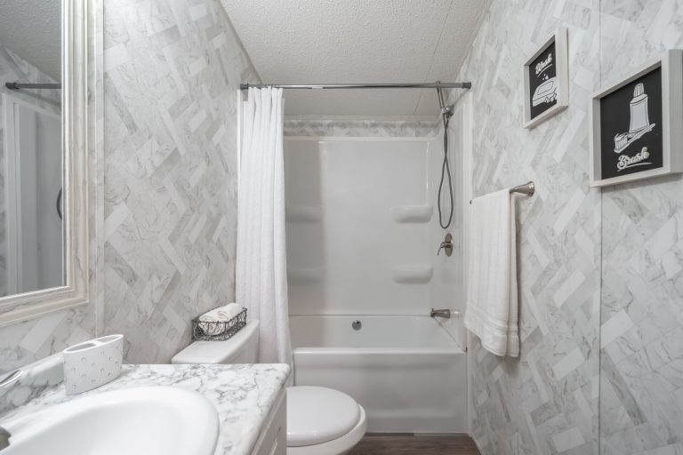 Legacy_Homes_Biloxi_H-1660-21FKA_2ndBath_9025-1