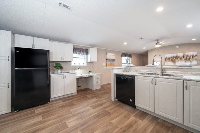 Legacy_Homes_Biloxi_H-1660-21FKA_Kit-Liv_8880-1