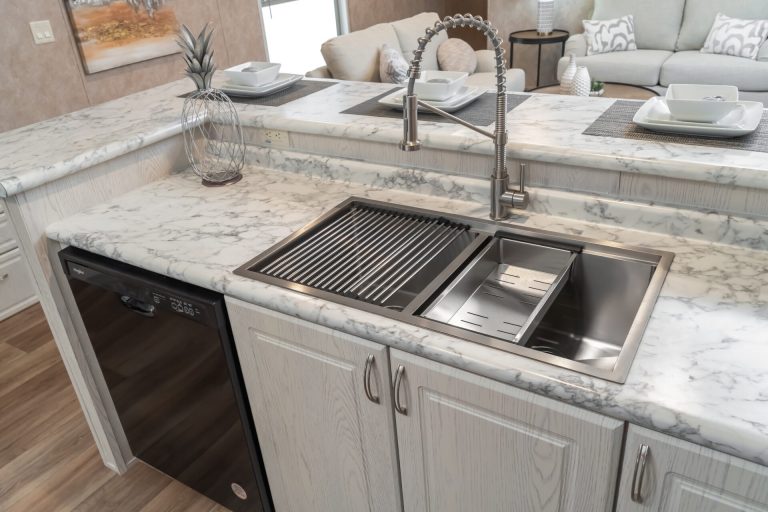 Legacy_Homes_Biloxi_H-1660-21FKA_Kit-Sink_9055-1