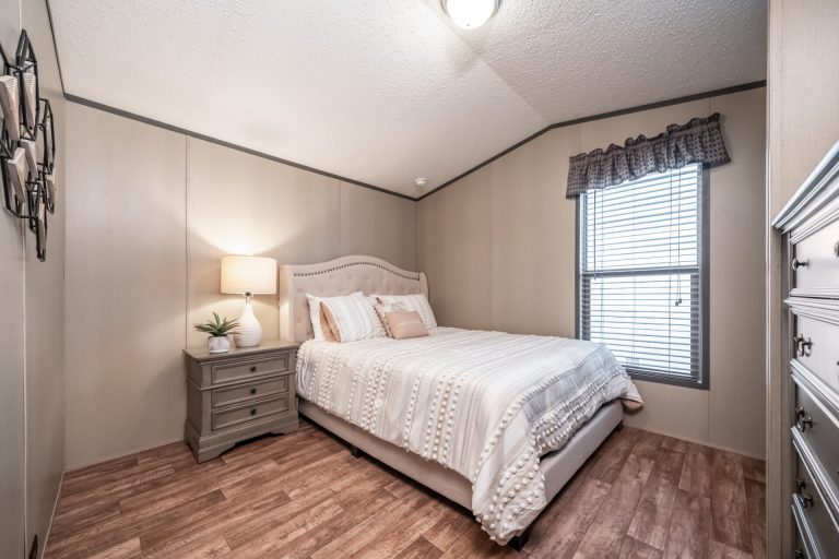 Legacy_S-12x56-21A_Bedroom_1156-1